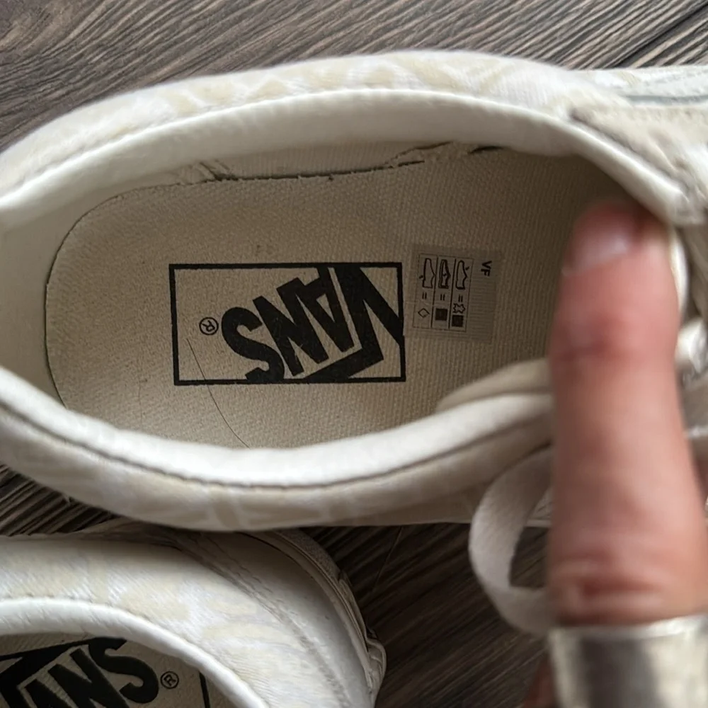 Vans Old Skool PLATFORM Tonal logo sneakers size 8